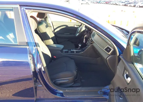 2018 Kia Optima Lx z USA, uszkodzony, nr VIN 5XXGT4L33JG202348